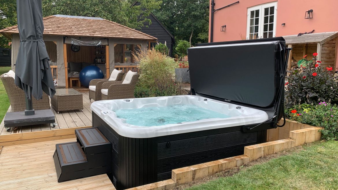 203-PKS 6 person hot tub